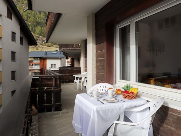 Outdoor dining - Primavista by Interhome (Zermatt)