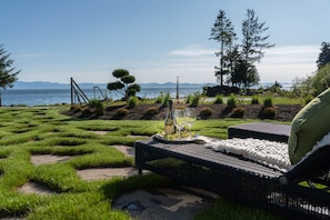 Property grounds - The Sea Lion Ocean Front Luxury Estate (Sooke)