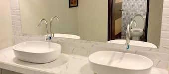 你帝国青年旅馆及酒吧