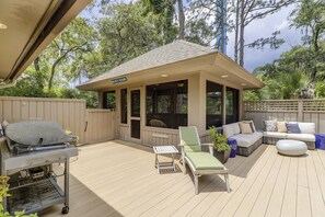 Terrace/patio - Sunset Rentals | South Sea Pines Drive 97 (Hilton Head Island)