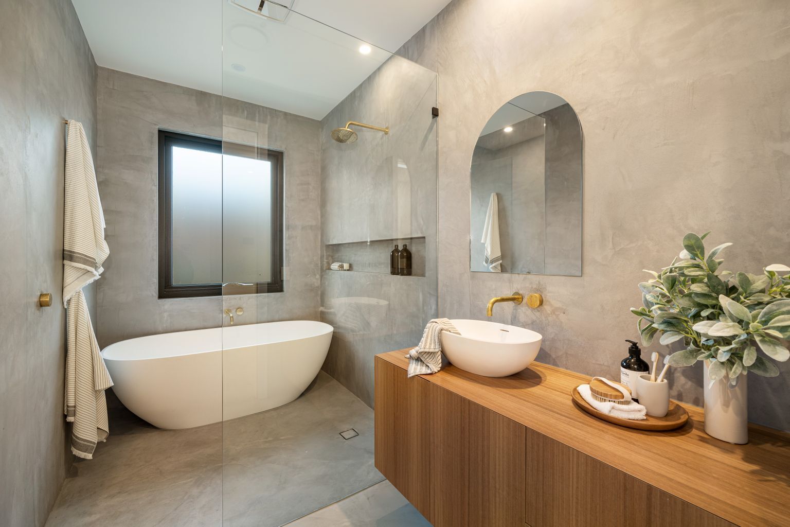 Badewanne, Handtücher, Seife, Shampoo