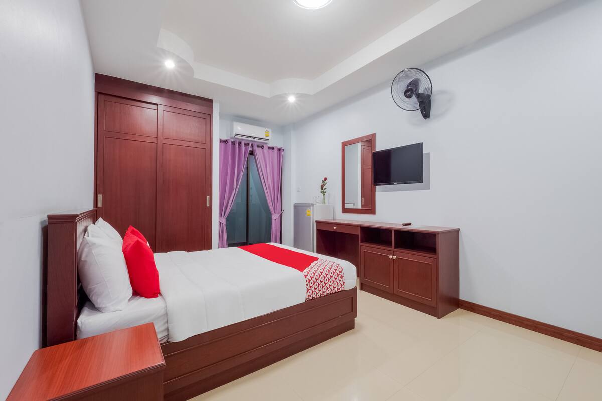 Bàn, truy cập Internet không dây miễn phí, bộ trải giường