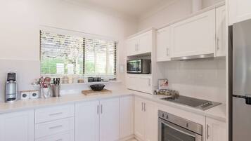 Rumah Mewah, 3 kamar tidur | Dapur pribadi | Lemari es, microwave, kompor, dan mesin pencuci piring