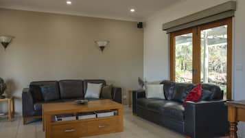 Rumah Mewah, 3 kamar tidur | Area keluarga | TV