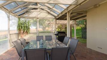 Rumah Mewah, 3 kamar tidur | Teras/patio