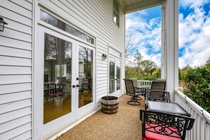 Unclassified image, 2 of 49, button