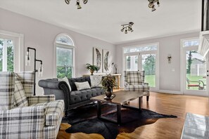 Unclassified image, 5 of 49, button