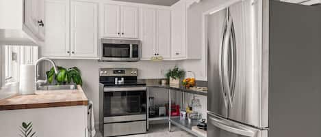 Refrigerador, lavavajillas y cafetera y tetera