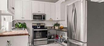 Colonial Manor ~ Family Estate ~ Over 5 Private Acres ~ Easy 30 min drive to Nashville or Franklin