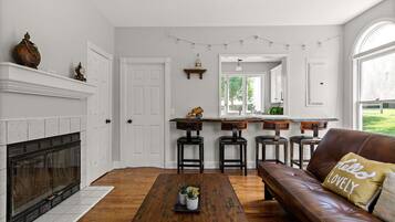 Smart-TV, Kamin, Arbeitsbereiche