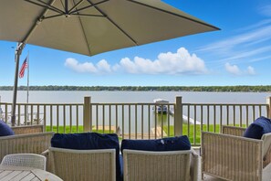 Property grounds - Luxe Lakefront Home with Hot Tub (Knox)