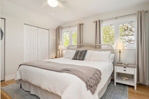 4 bedrooms, desk, iron/ironing board, travel cot