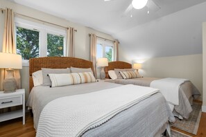 4 bedrooms, desk, iron/ironing board, travel crib