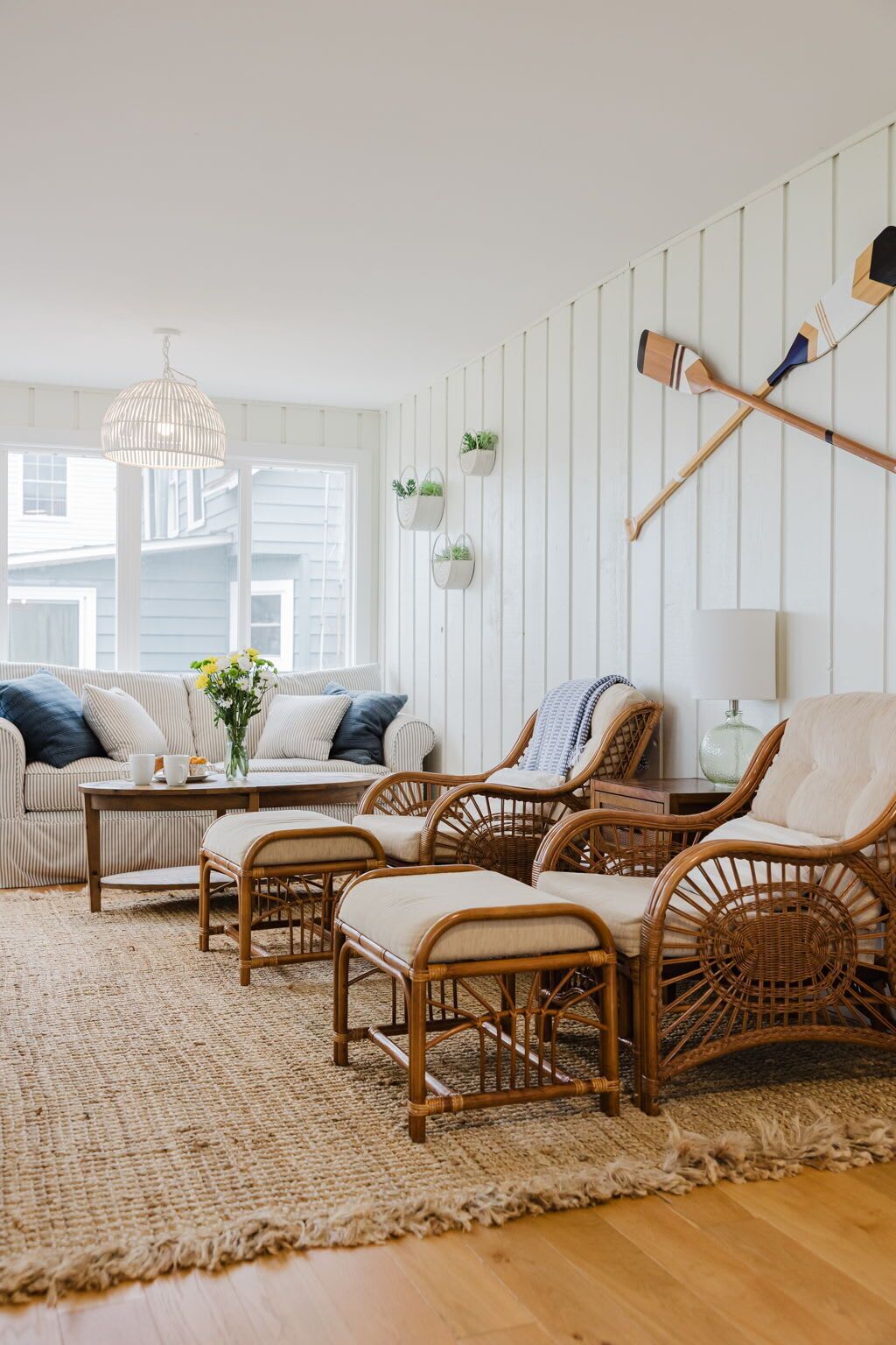 Una televisión, una chimenea, un reproductor estéreo, una oficina