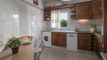 冰箱、微波炉、烤箱、炉灶