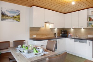 Kühlschrank, Ofen, Herdplatte, Geschirrspüler