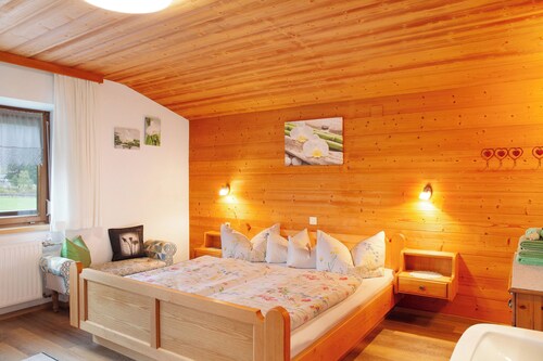 Ferienwohnung 'Haus Bergfrieden' mit Bergblick, Gemeinschaftsterrasse und WLAN
