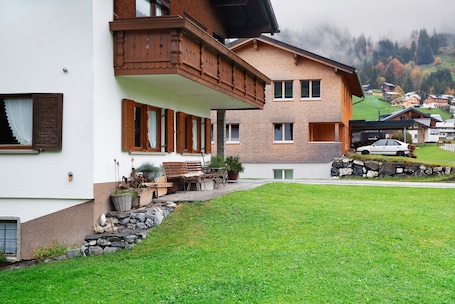 Exterior. Apartment 'Haus Bergfrieden' with Mountain View, Shared Terrace and Wi-Fi
