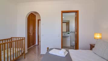 4 habitaciones, tabla de planchar con plancha y wifi gratis