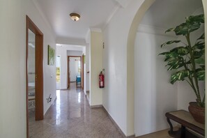 Interni