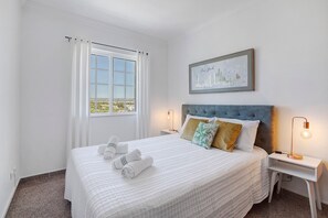 4 عدّة غرف نوم ومكواة/لوح كي وواي فاي مجانًا وملاءات أسرّة