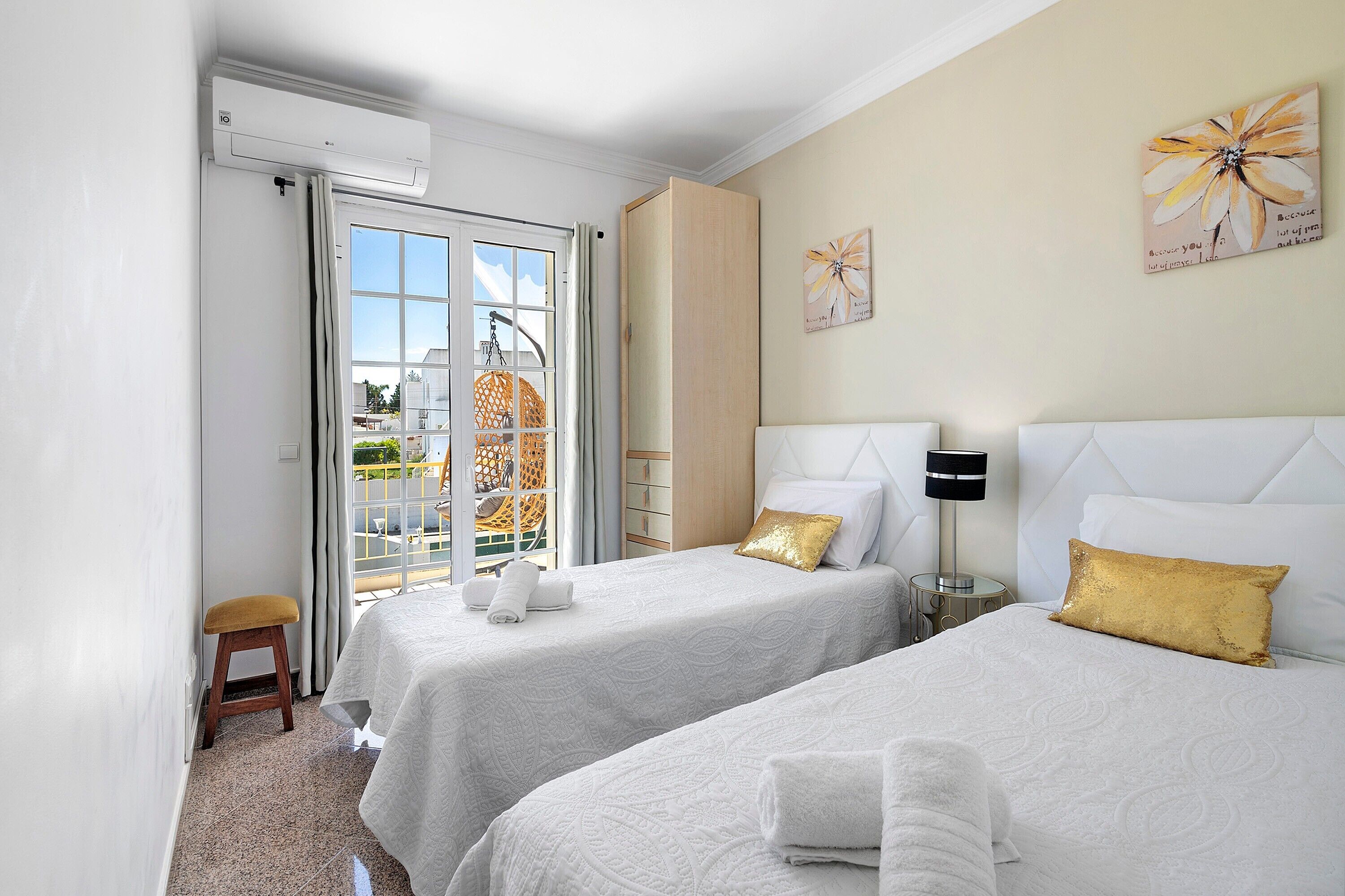 4 bedrooms, iron/ironing board, free WiFi, bed sheets