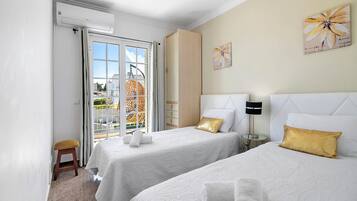 4 bedrooms, iron/ironing board, free WiFi, bed sheets