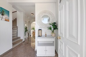 المنشأة من الداخل