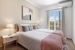 4 bedrooms, iron/ironing board, free WiFi, bed sheets - Villa "Paradíse" with Pool, Wi-Fi, and Air Conditioning 800m from Albufeira Beach (olhos de agua)