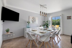 Dining - Villa "Paradíse" with Pool, Wi-Fi, and Air Conditioning 800m from Albufeira Beach (olhos de agua)