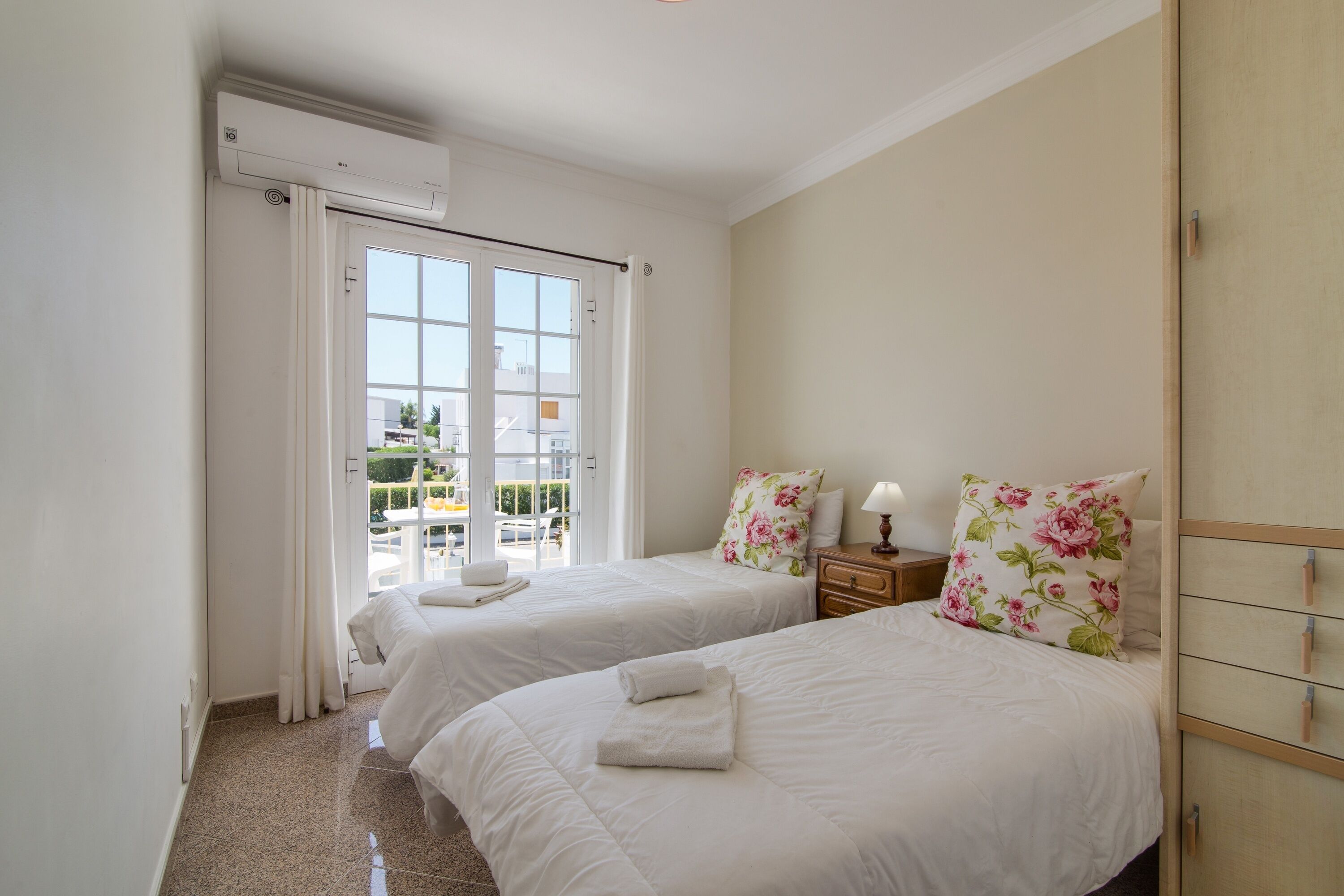 4 chambres, fer et planche à repasser, Wi-Fi gratuit, draps fournis