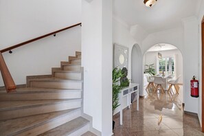 Interior - Villa "Paradíse" with Pool, Wi-Fi, and Air Conditioning 800m from Albufeira Beach (olhos de agua)