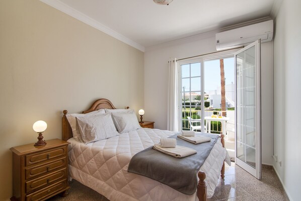 4 chambres, fer et planche à repasser, Wi-Fi gratuit, draps fournis