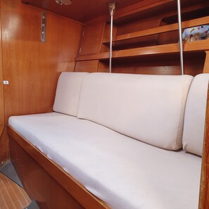 2 bedrooms, free WiFi, bed sheets, wheelchair access