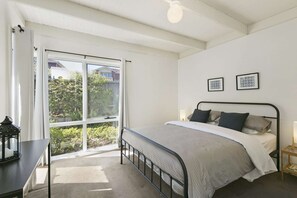 3 bedrooms, desk, iron/ironing board, WiFi