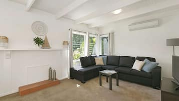 TV, DVD player, books, stereo