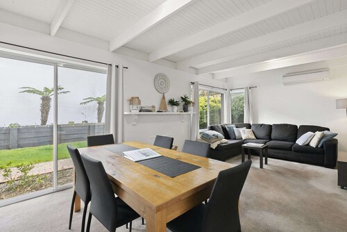 Mysa Anglesea. Sleeps 6 WiFi. Netflix. CafesShops