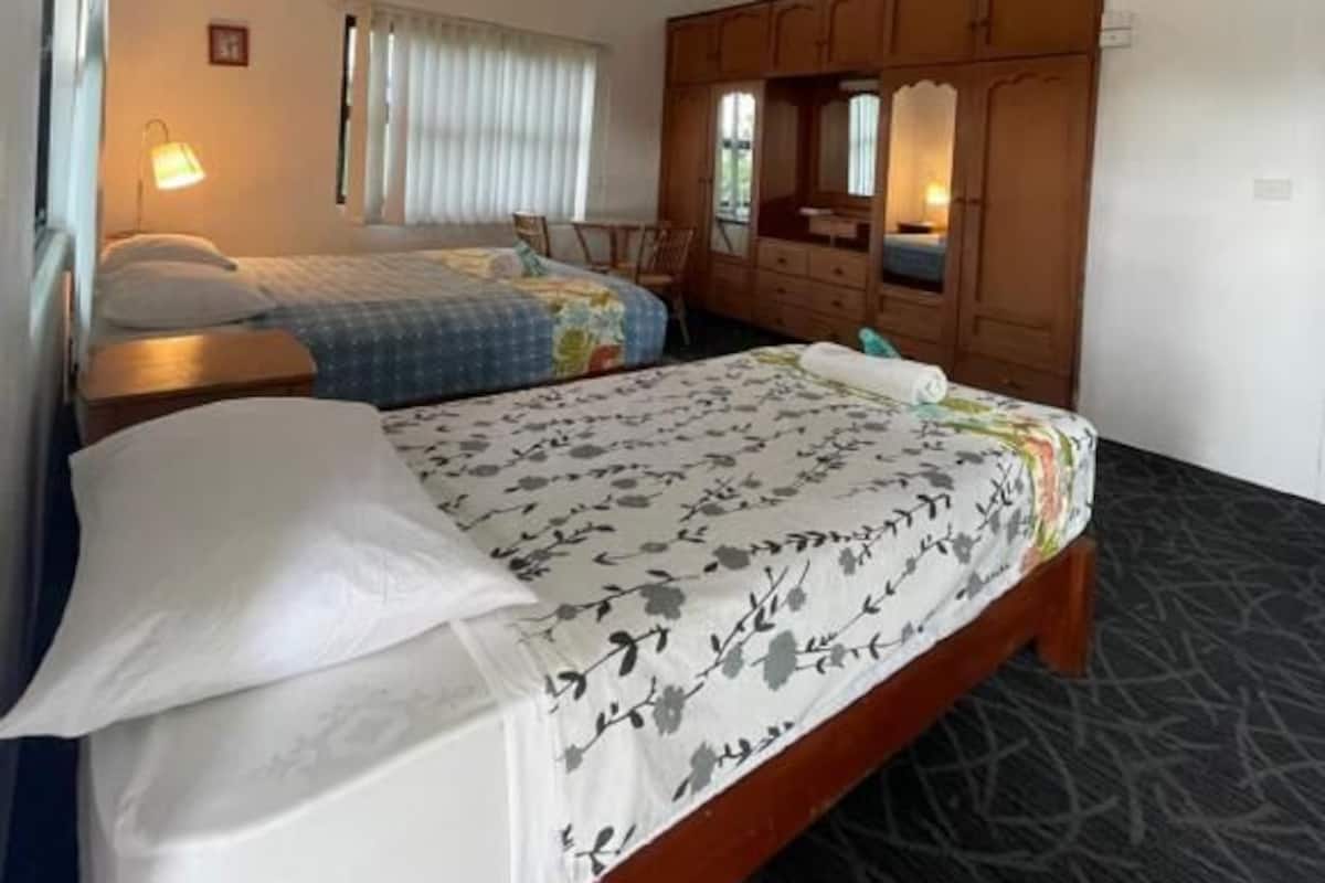 Habitación superior con 1 cama doble o 2 individuales, varias camas | Sábanas de algodón egipcio y ropa de cama de alta calidad