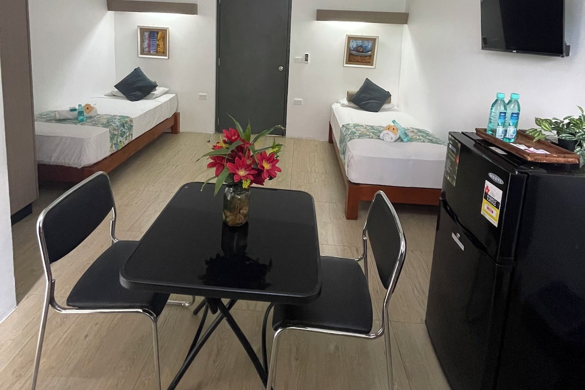 2 bedrooms, Egyptian cotton sheets, premium bedding, down comforters