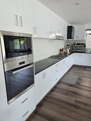 迷你冰箱、烤箱、茶具/咖啡用具、搅拌机