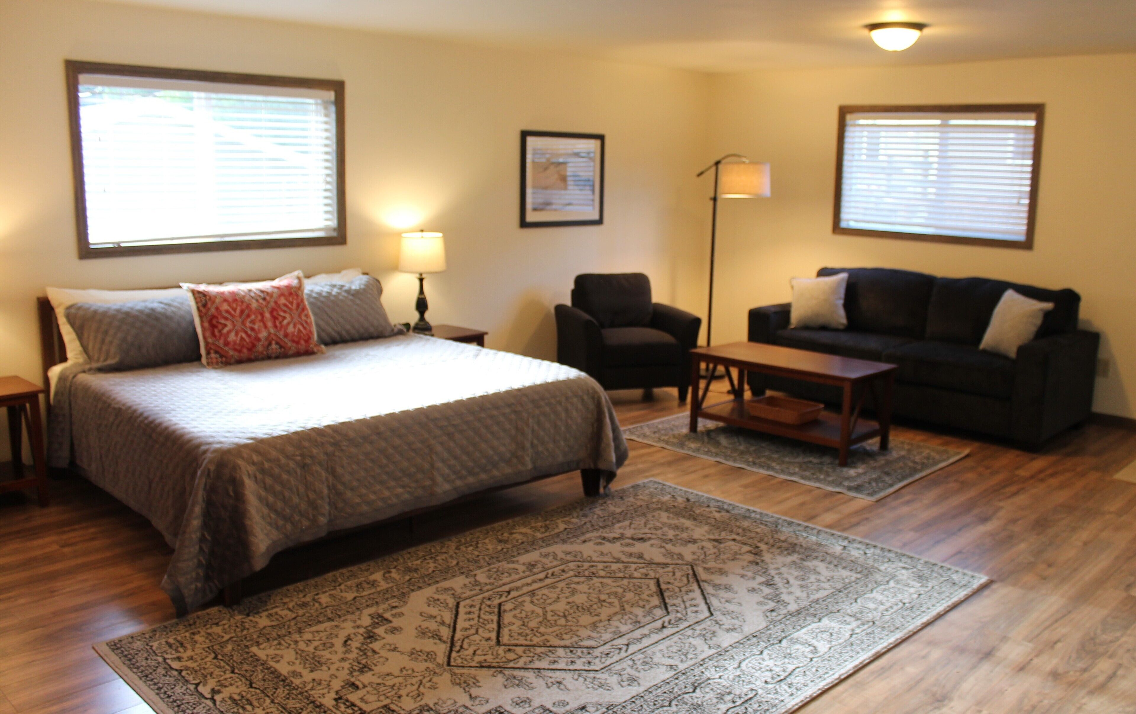 Premium bedding, WiFi, bed sheets