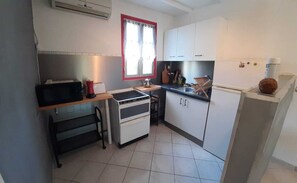 Private kitchen - Maisonnette with garden in Provence (Pernes-les-Fontaines)