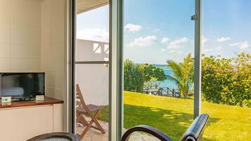 Chambre Standard avec lits jumeaux | Décoration personnalisée, bureau, draps fournis