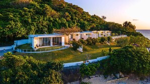 A modern resort with multiple villas, a swimming pool, and a beach view. - 413 Hamahiga Hotel&cafe (Uruma)
