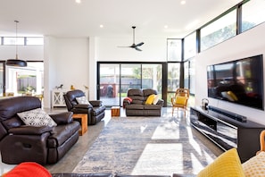 Smart TV, DVD player, books, stereo