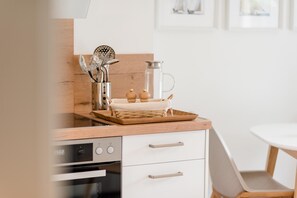 Kühlschrank, Mikrowelle, Ofen, Geschirrspüler