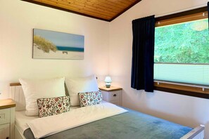 2 bedrooms, WiFi, bed sheets