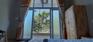 Superior Double Room | Desk - Hong Lien Hotel (Ho Chi Minh City)