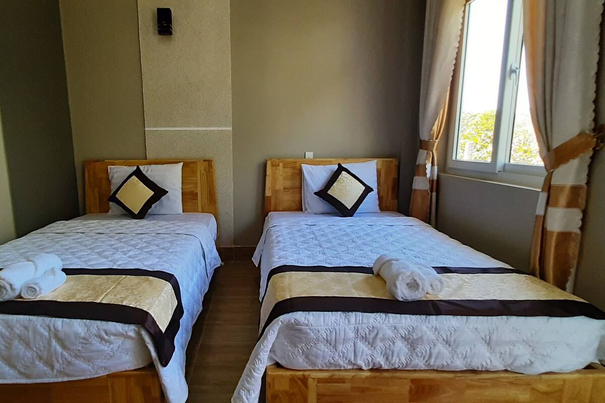Standard Double or Twin Room | Desk