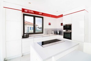 Kühlschrank, Mikrowelle, Ofen, Geschirrspüler